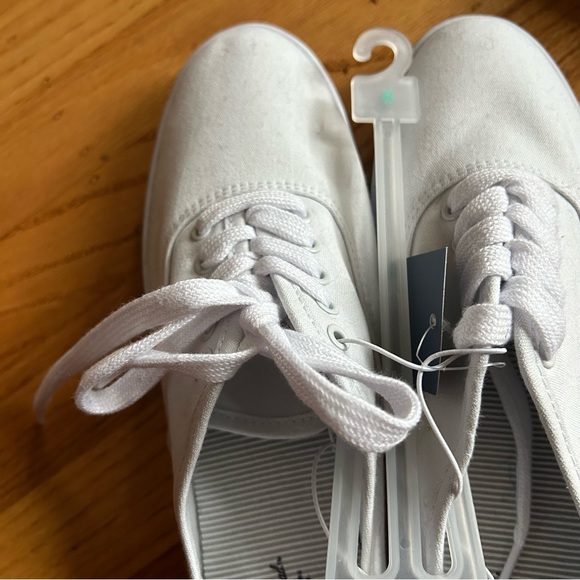 LAST CHANCE - Target Universal Thread canvas sneakers in all white - Picture 11 of 11